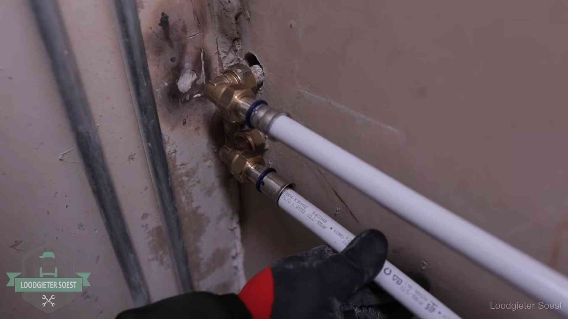 Kwaliteitsnormen voor loodgieterswerk in Soest Meerlagenbuizen met keurmerk en rvs persfittingen op muuraansluitingen in Soest